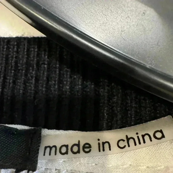 Milano women’s black wool blend sweater with layered white ruffles sz M - Picture 6 of 11